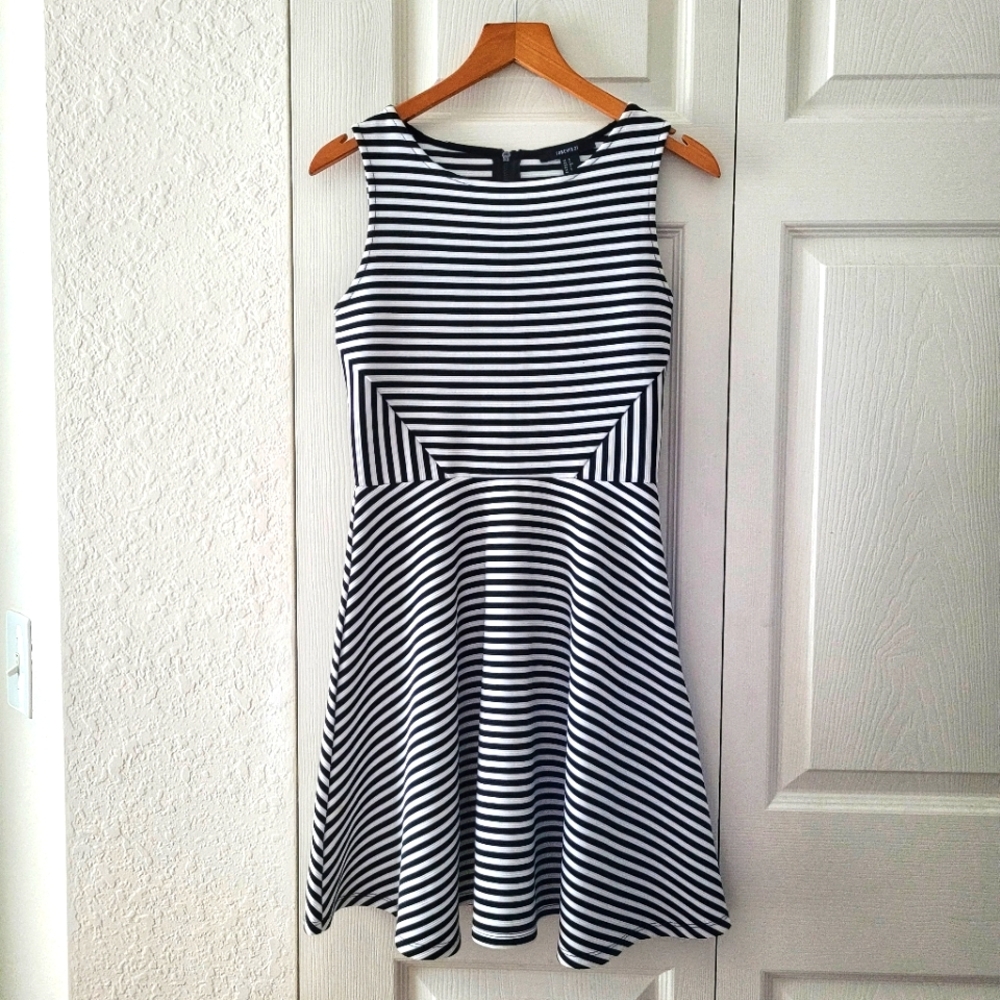 Forever 21 Maximalist, Striped Black and White Zip-up Dress Size Small